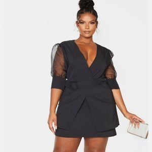 Beautiful little black dress!